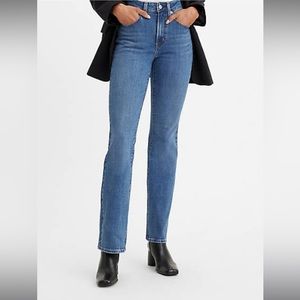 Levi’s 725 high rise bootcut jeans